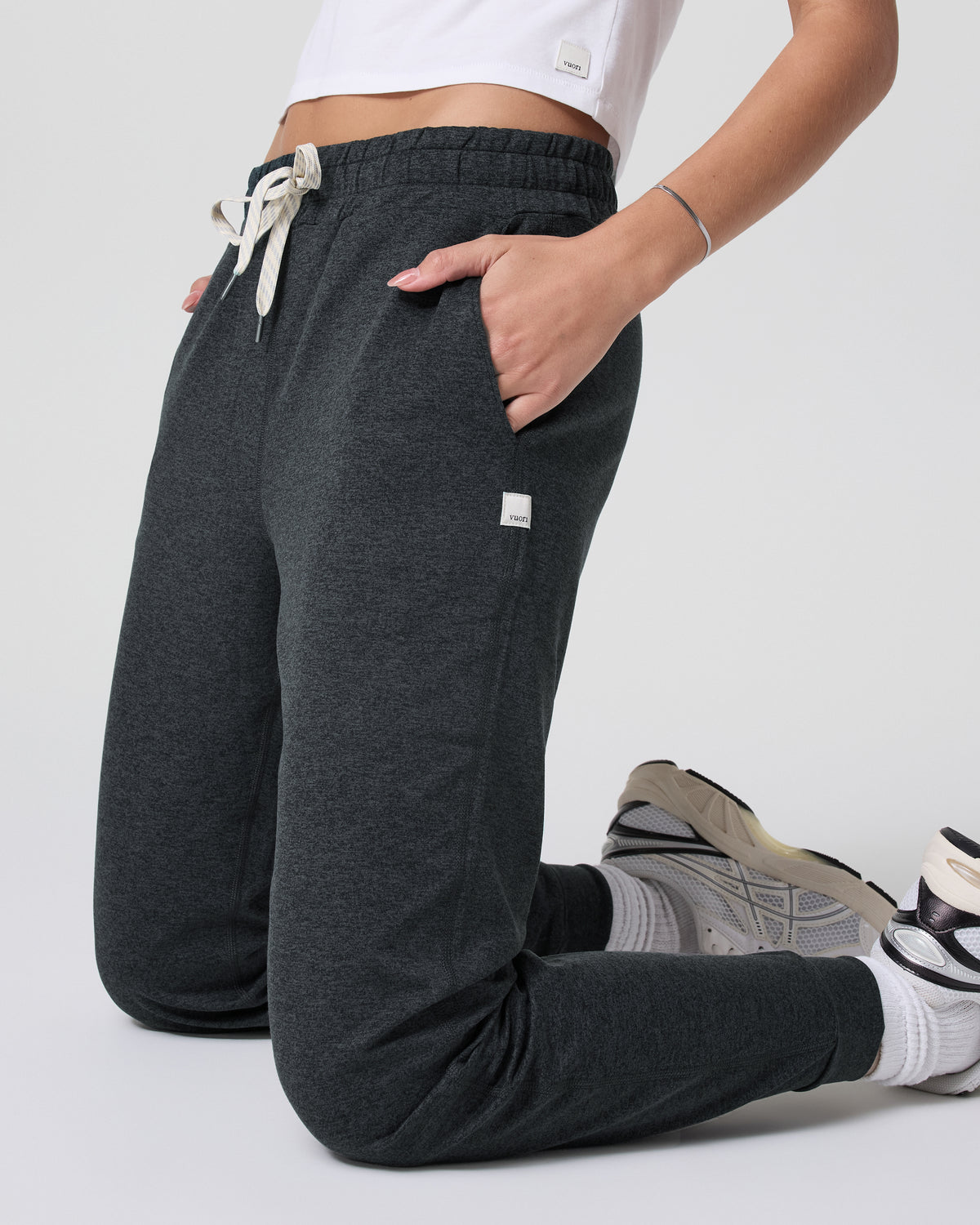 Women Vuori Performance Jogger - Long Charcoal Grey Sweatpants