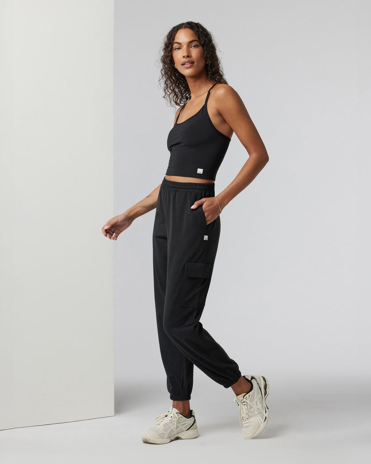 Women Vuori Boyfriend Cargo Sweatpant Black Heather Sweatpants