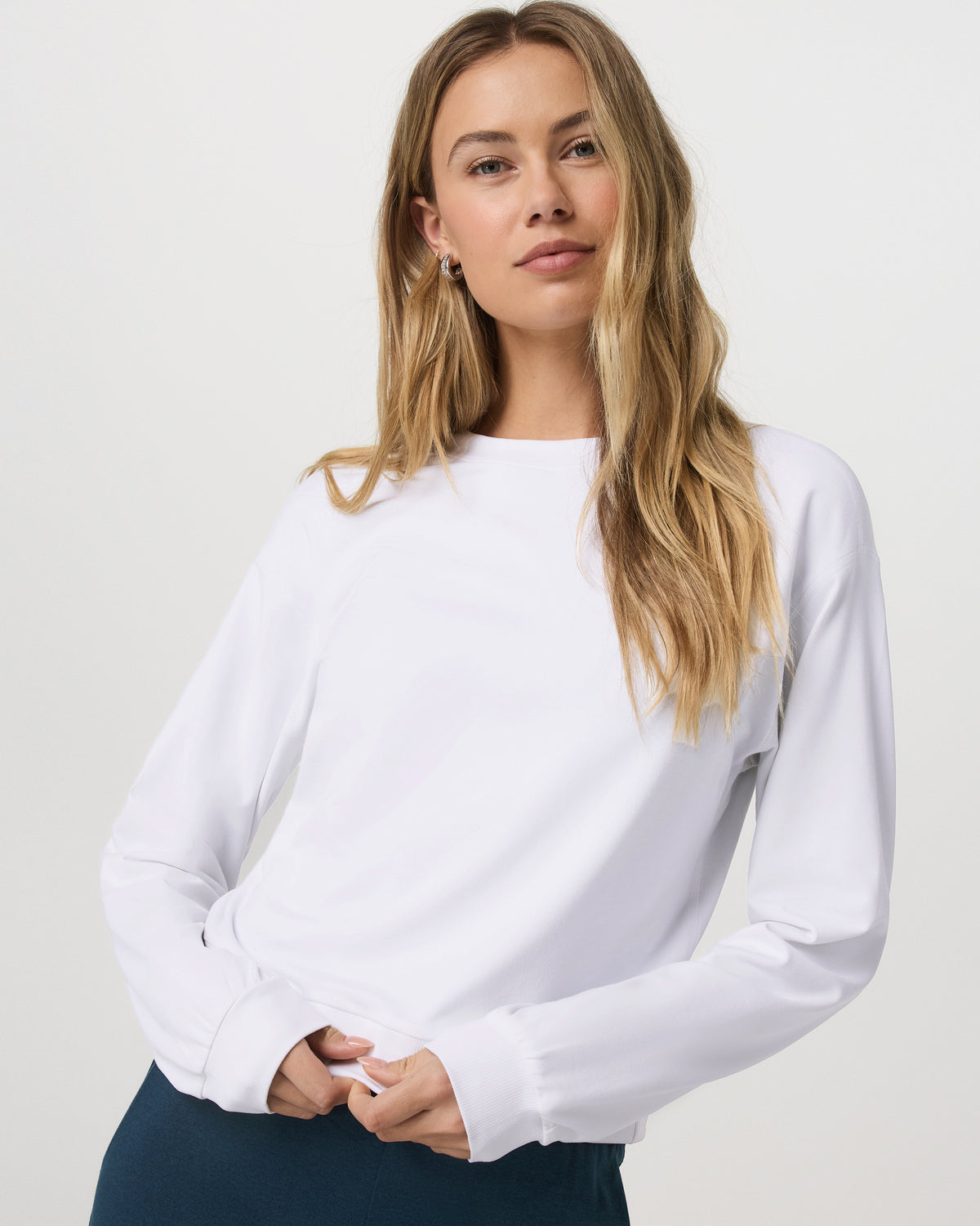 Women|New Vuori Halo Modern Crew Women's White Lounge Sweatshirt