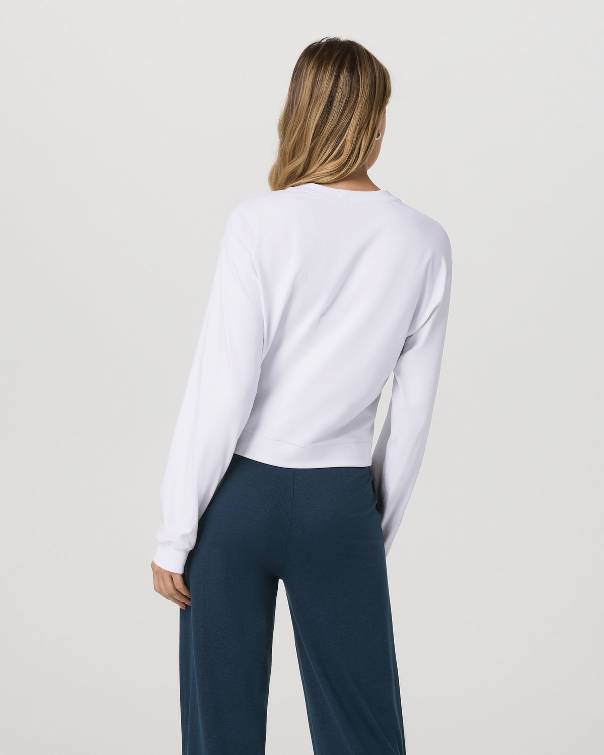 Women|New Vuori Halo Modern Crew Women's White Lounge Sweatshirt