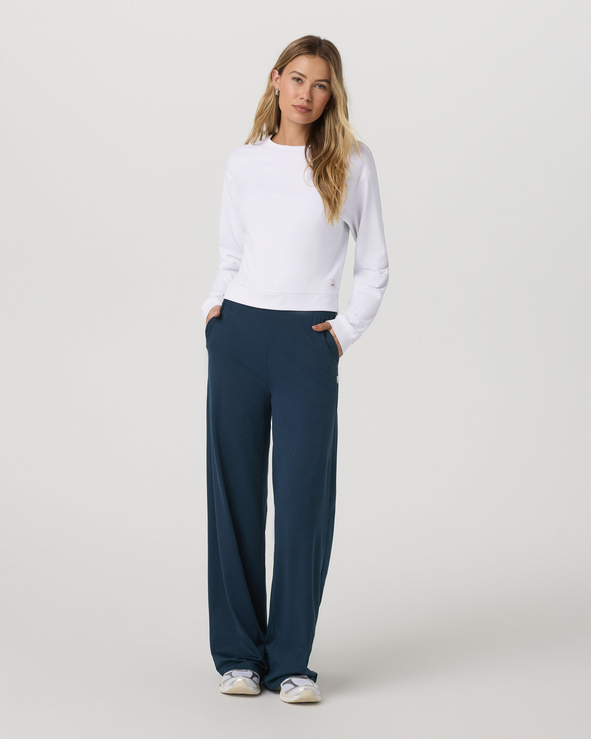 Women|New Vuori Halo Modern Crew Women's White Lounge Sweatshirt