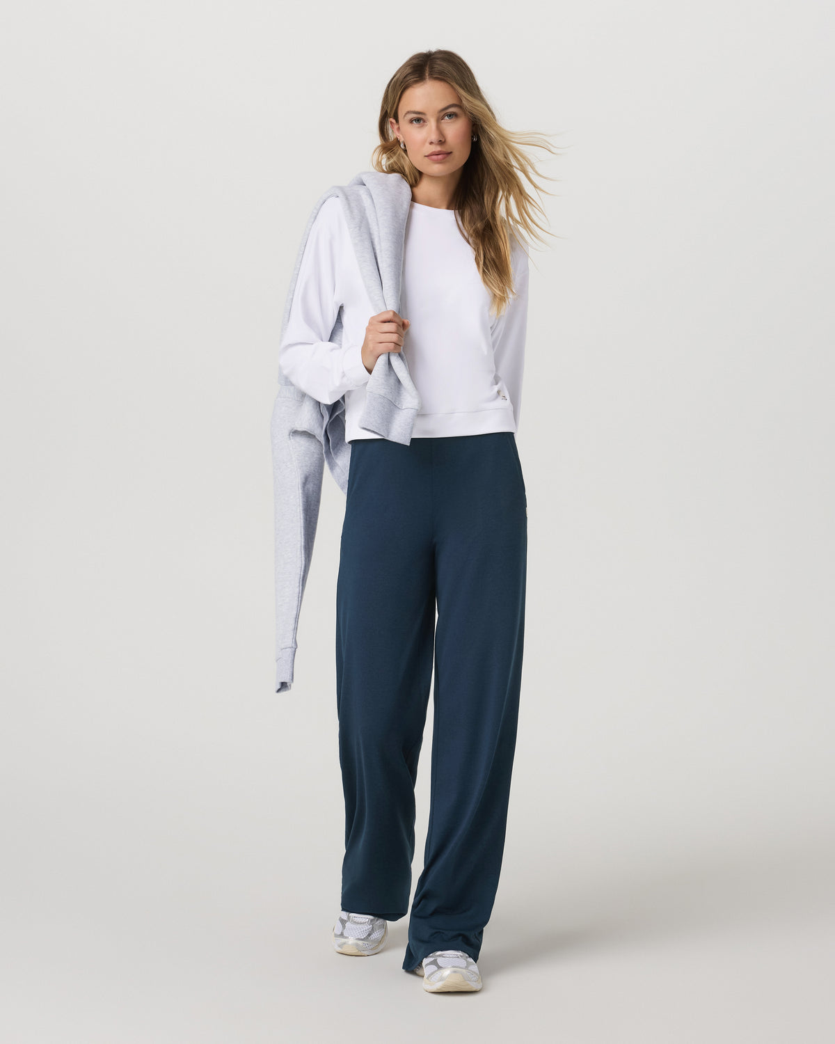 Women|New Vuori Halo Modern Crew Women's White Lounge Sweatshirt