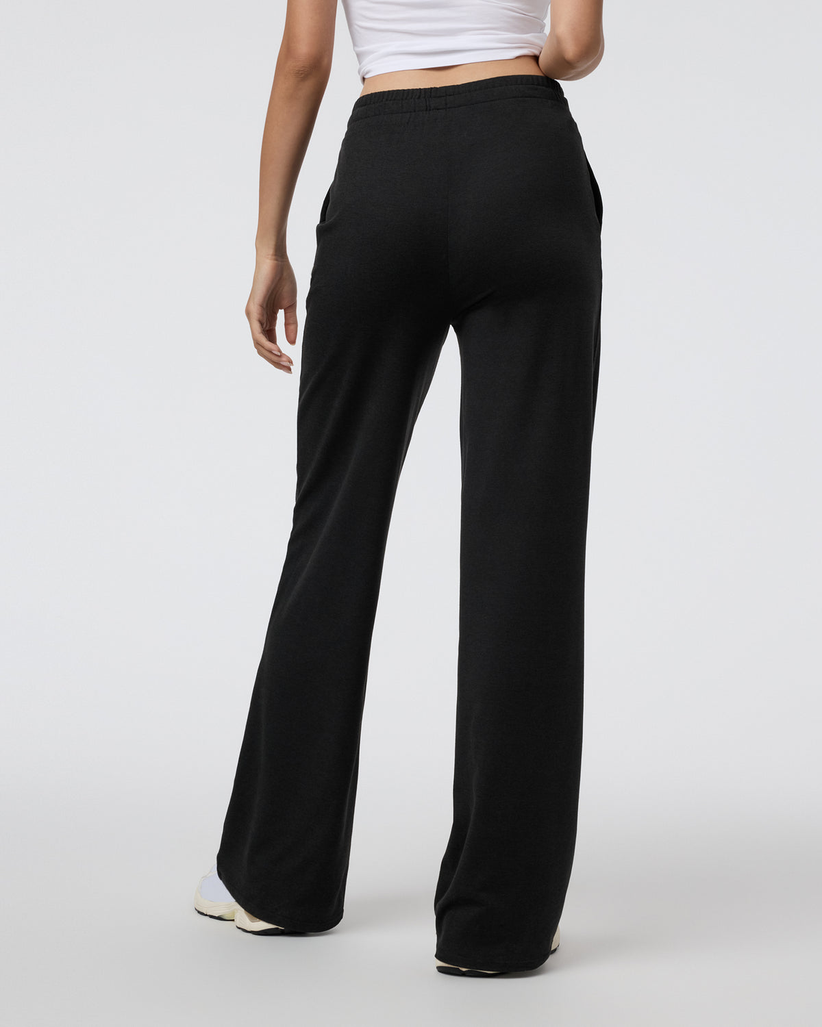 Women Vuori Halo Essential Wideleg Black Heather Pants
