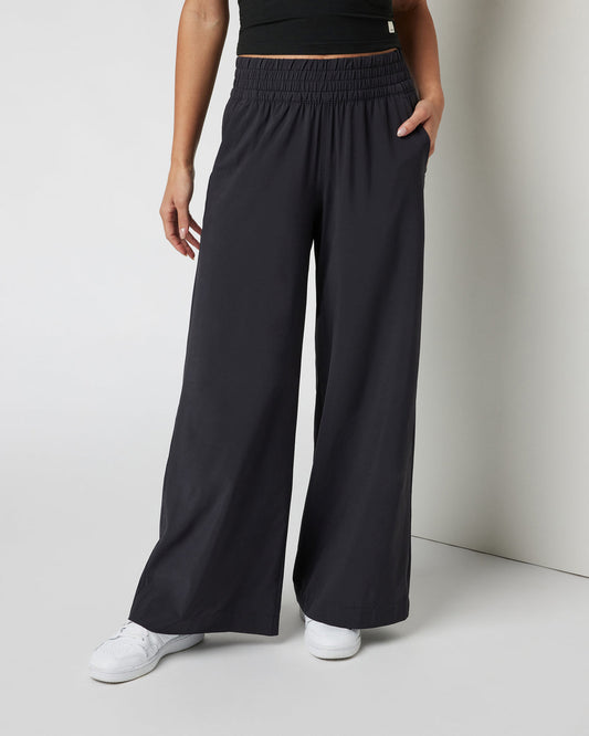 Women Vuori Villa Wideleg - Short Black Wide Leg Pants