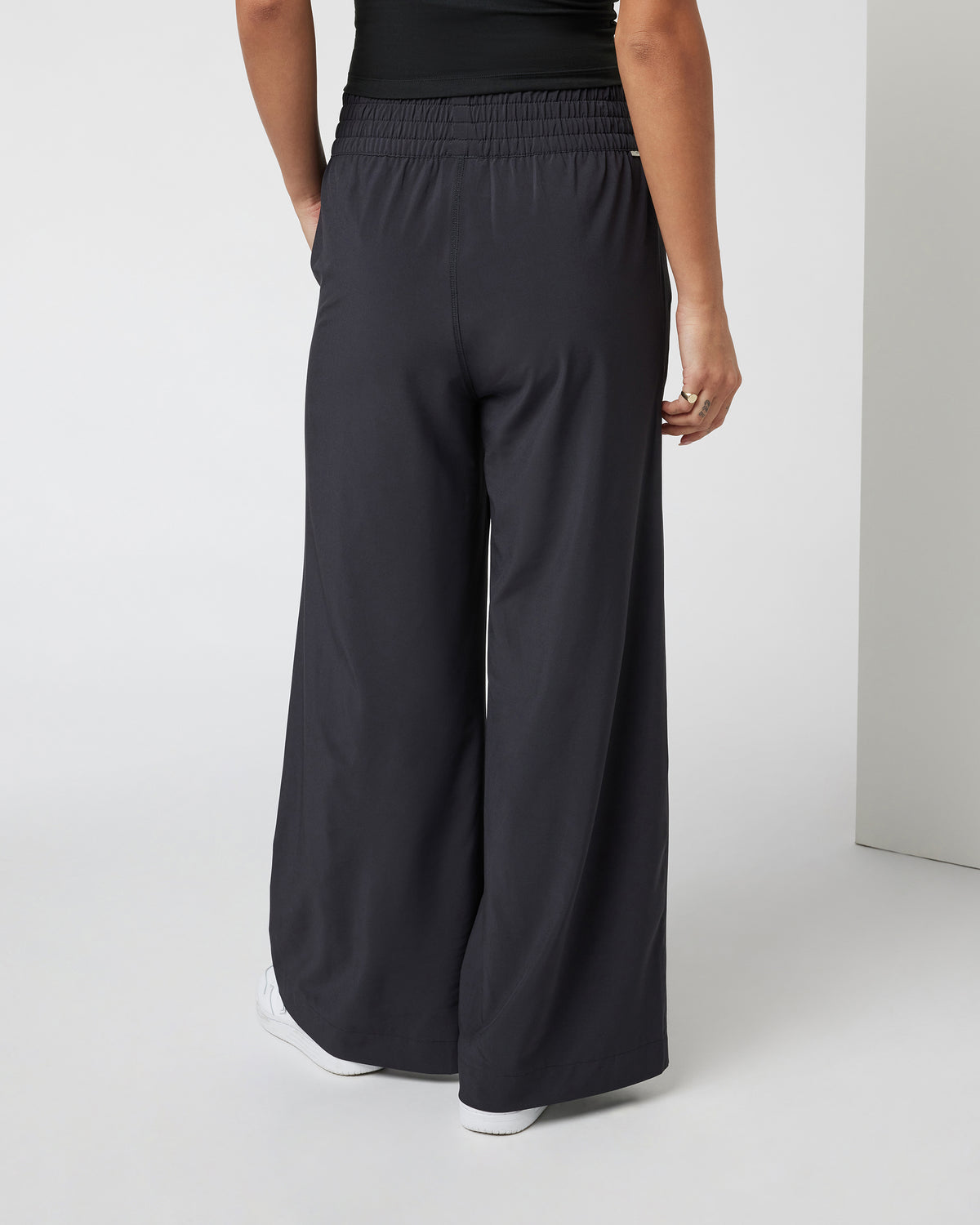 Women Vuori Villa Wideleg - Short Black Wide Leg Pants