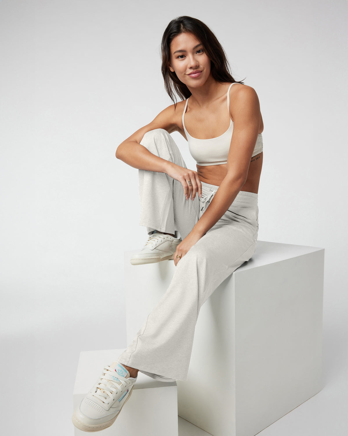 Women Vuori Halo Essential Wideleg - Short Ecru Heather