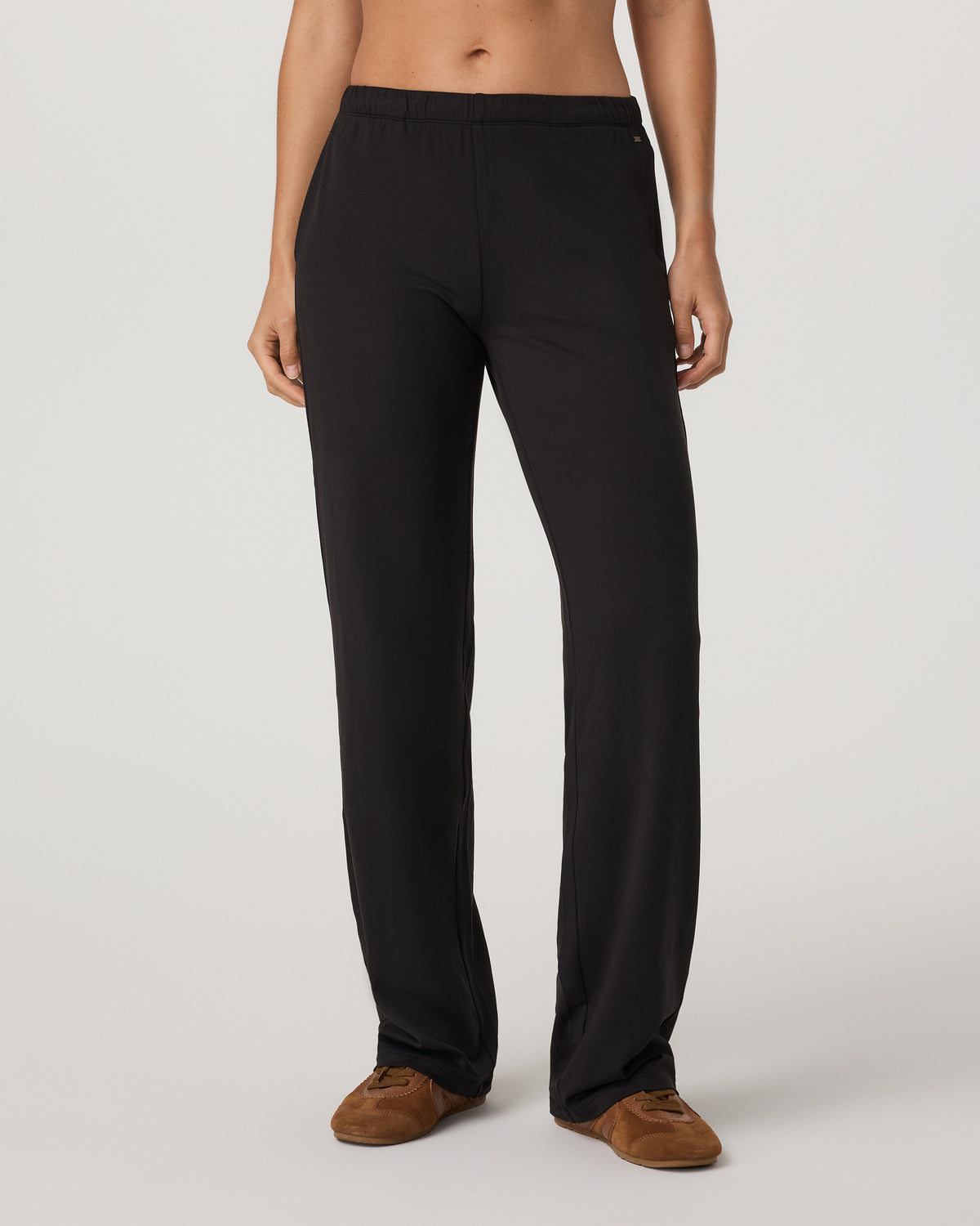 Women Vuori Halo Straight Leg - Long Women's Solid Black Pants