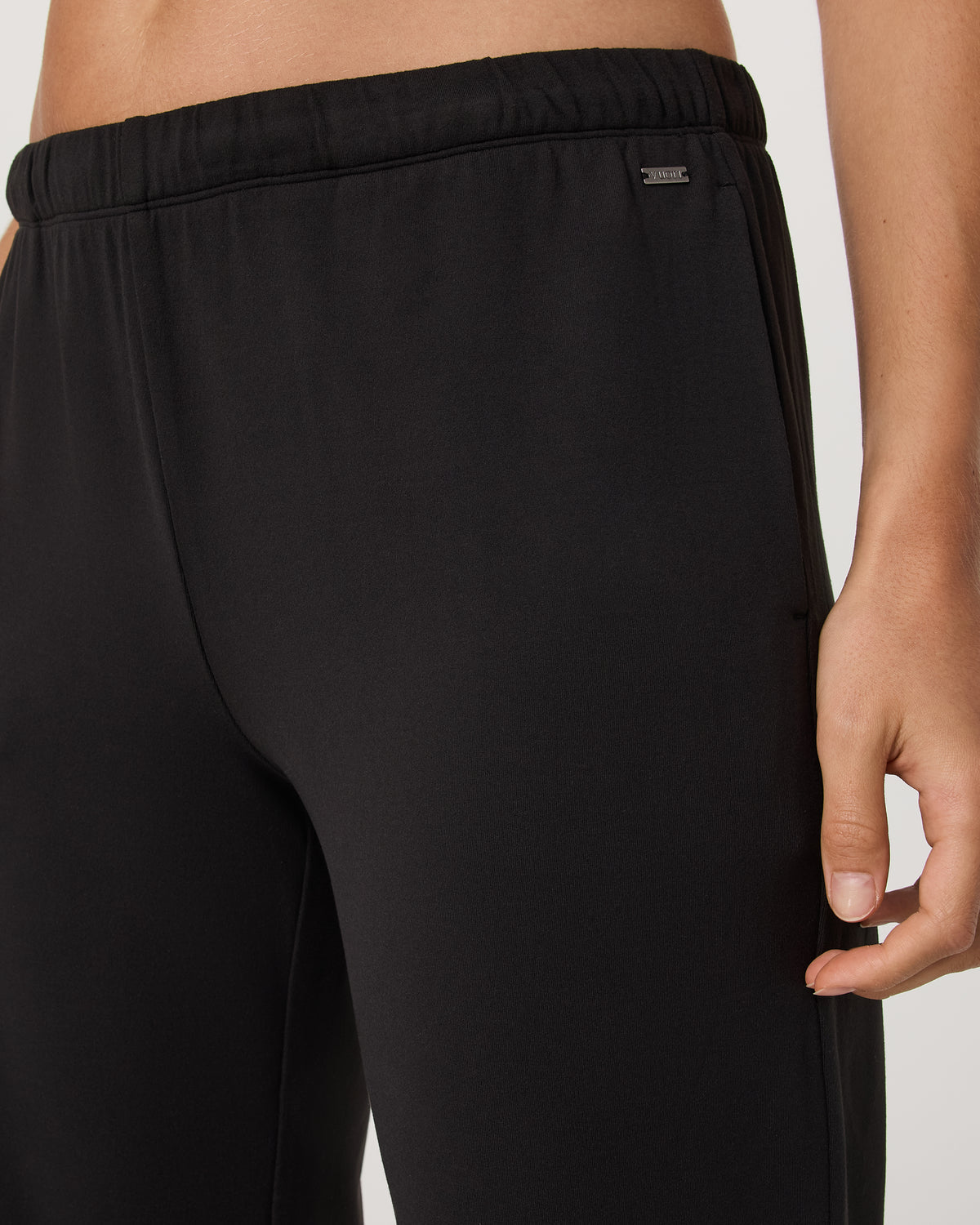 Women Vuori Halo Straight Leg - Long Women's Solid Black Pants