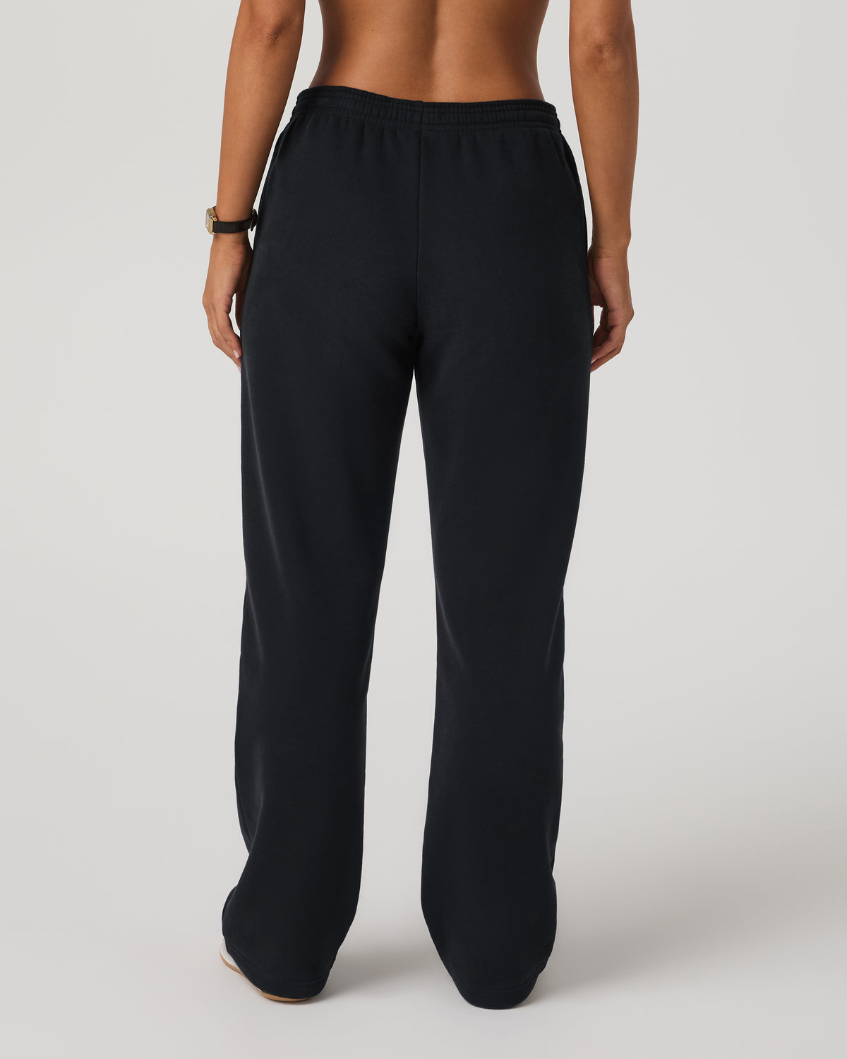 Women Vuori Restore Straight Leg Sweatpant – Short Washed Black