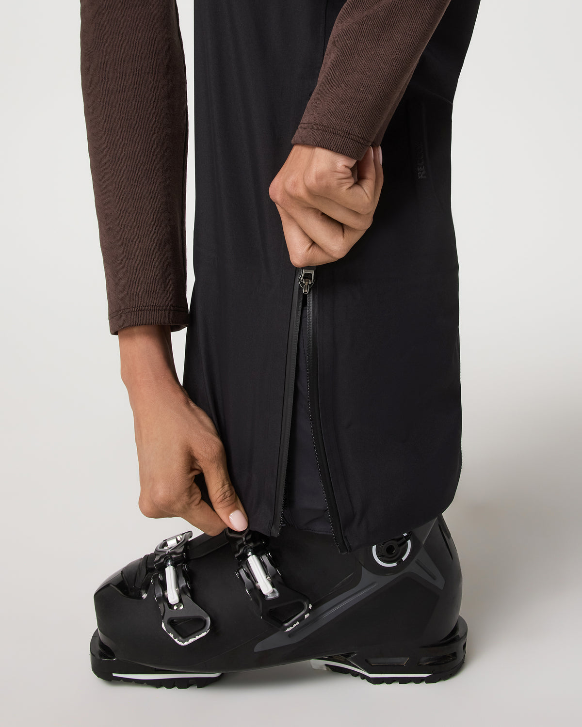 Women Vuori Women's Taika Snow Bib Black Ski/Board Bottoms