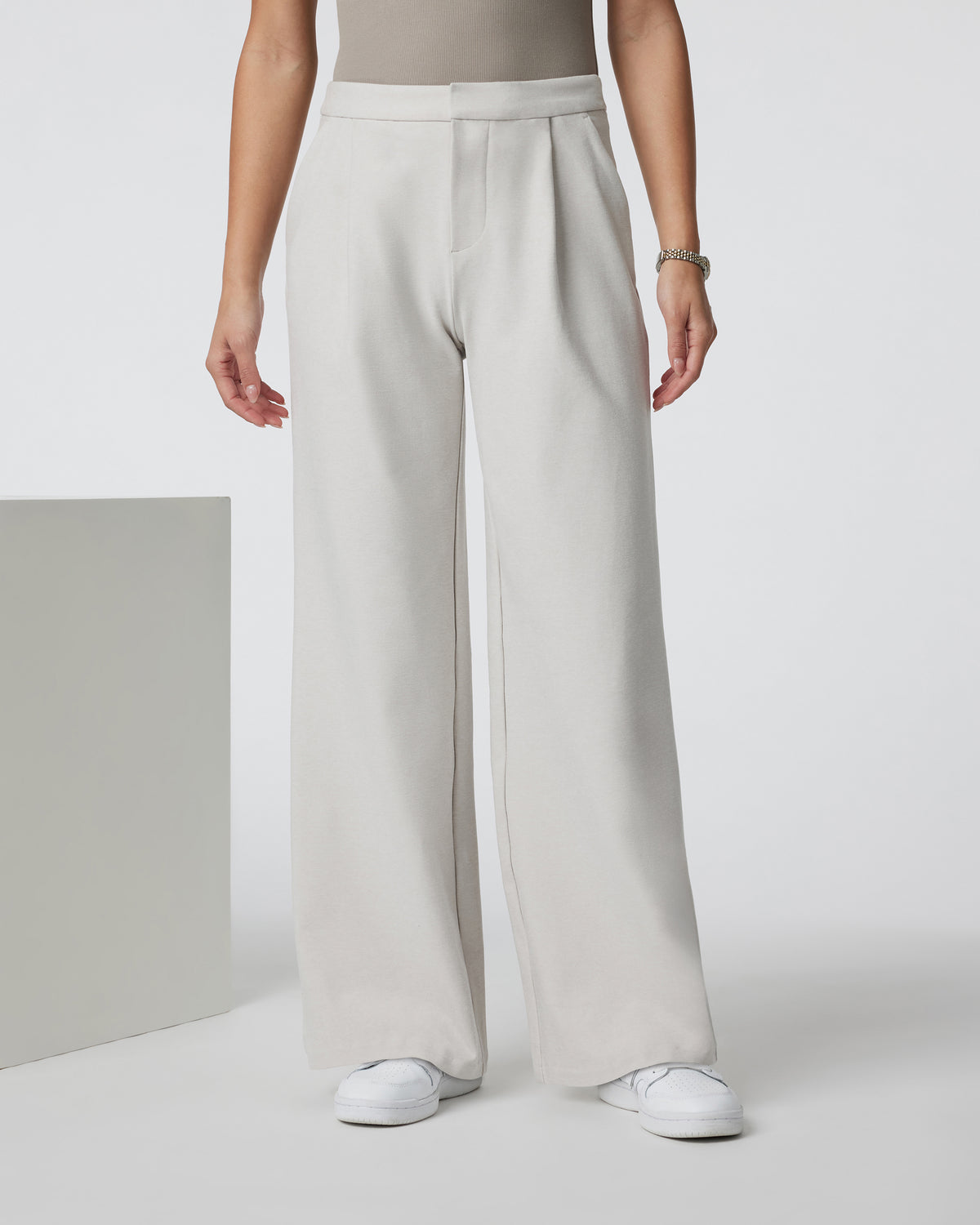 Women Vuori Elevation Trouser-Short Ecru Heather