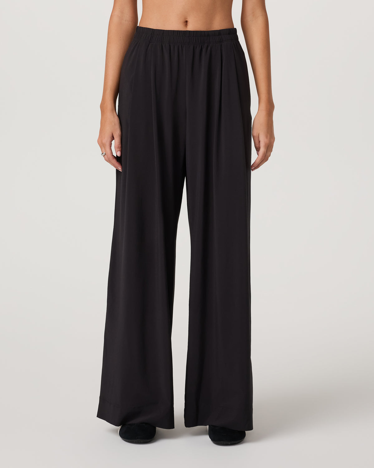 Women Vuori Villa Vibes Wideleg Women's Black Ultra-Wide Leg Pants