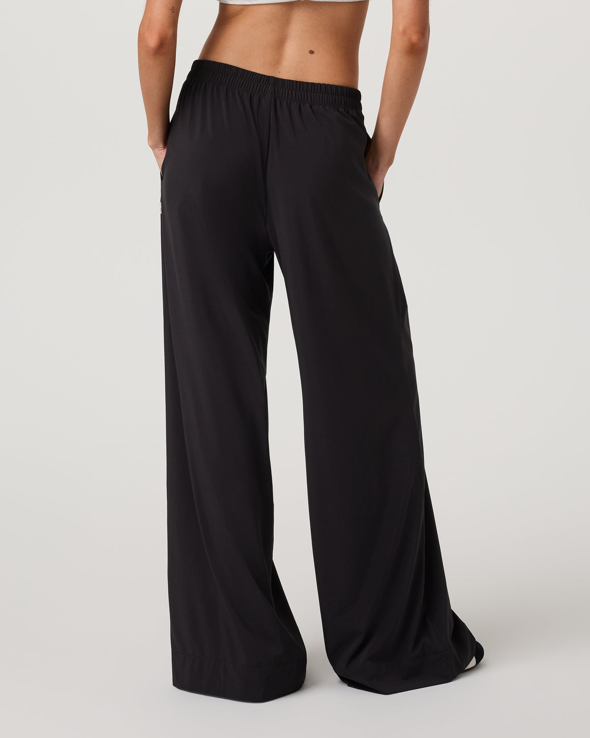 Women Vuori Villa Vibes Wideleg Women's Black Ultra-Wide Leg Pants