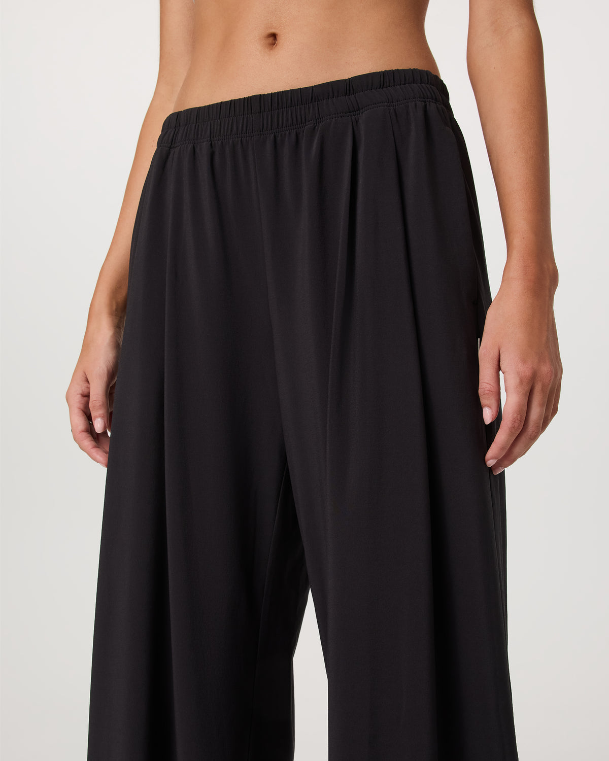 Women Vuori Villa Vibes Wideleg Women's Black Ultra-Wide Leg Pants