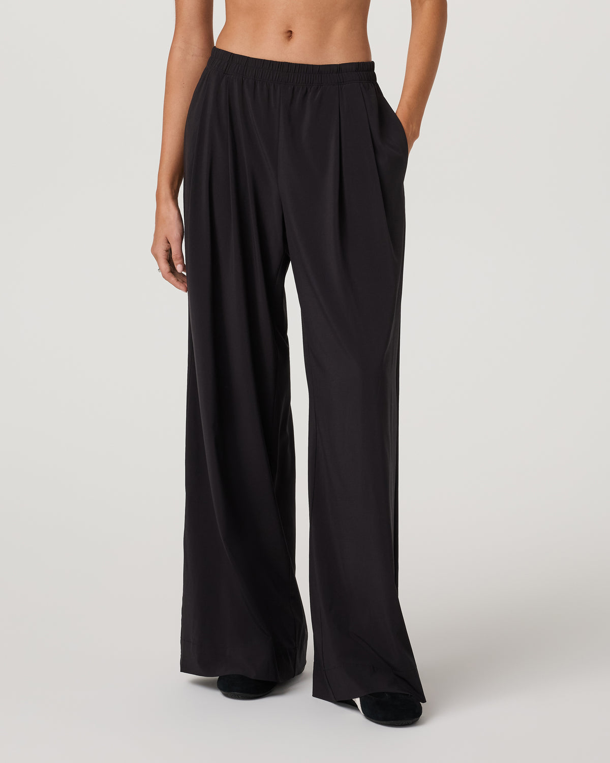 Women Vuori Villa Vibes Wideleg Women's Black Ultra-Wide Leg Pants