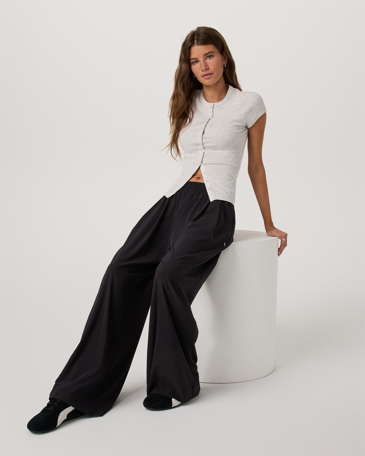 Women Vuori Villa Vibes Wideleg Women's Black Ultra-Wide Leg Pants