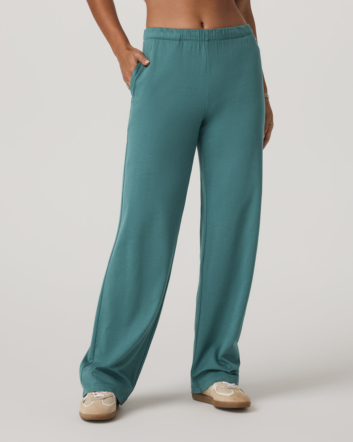 Women Vuori Women's Halo Modern Strght Leg Pant - Short Bluegrass