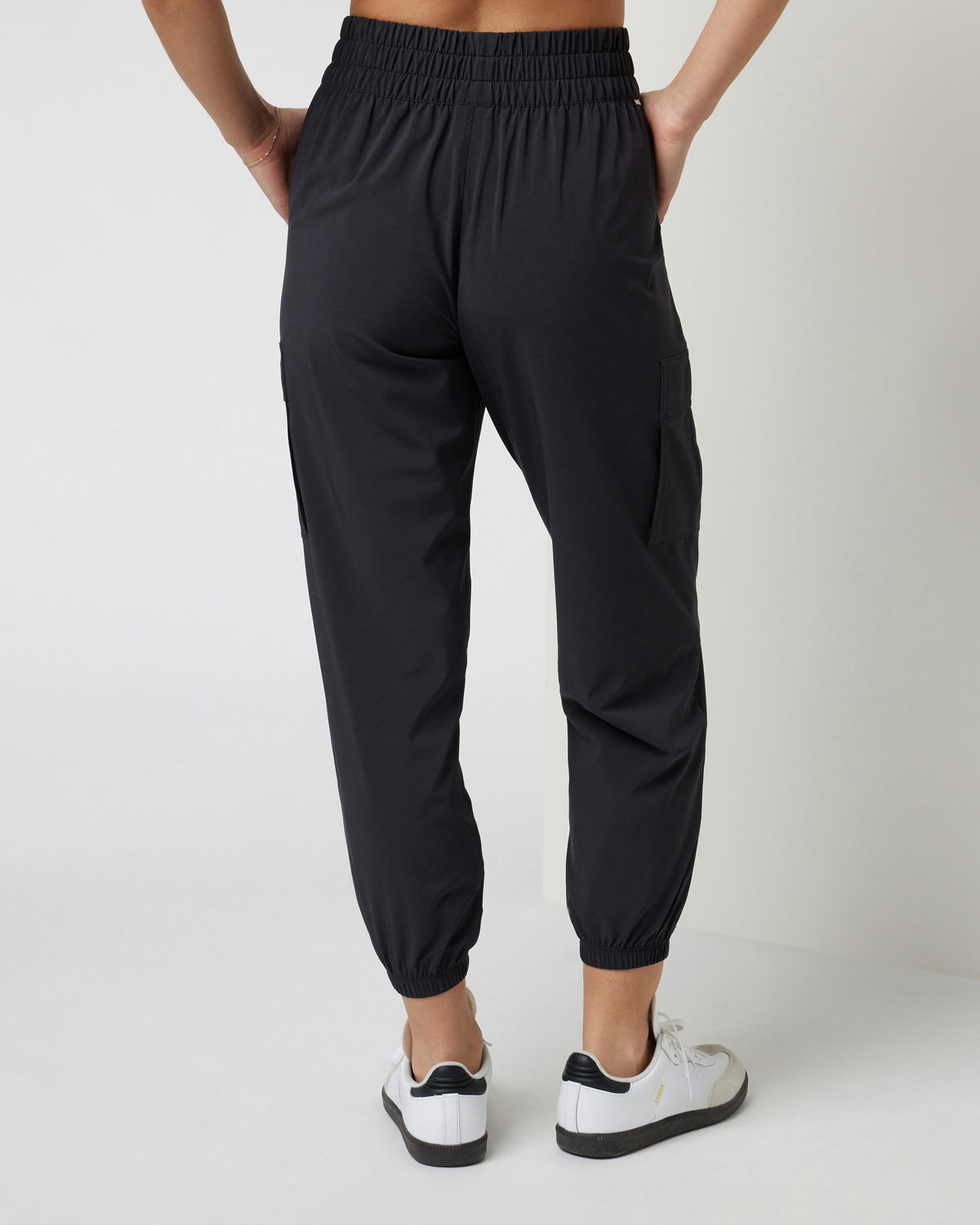 Women Vuori Villa Cargo Jogger Women's Black Cargo Jogger Pants