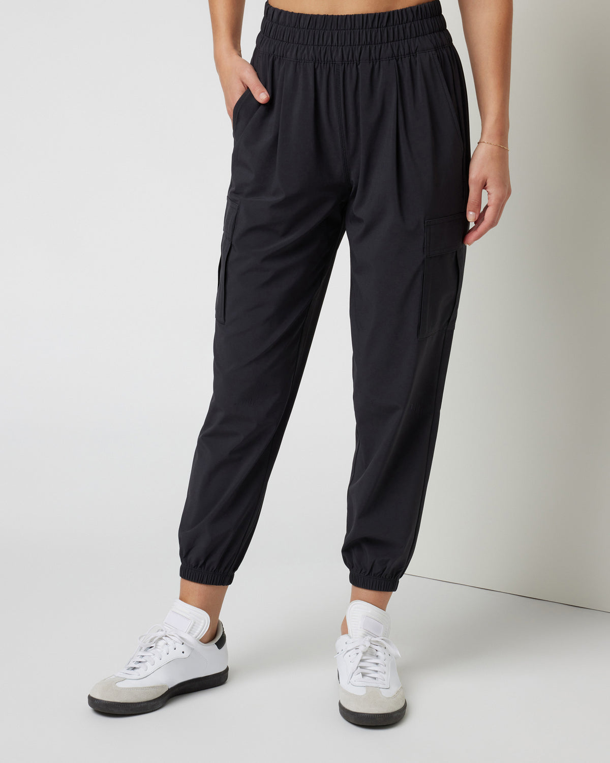 Women Vuori Villa Cargo Jogger Women's Black Cargo Jogger Pants