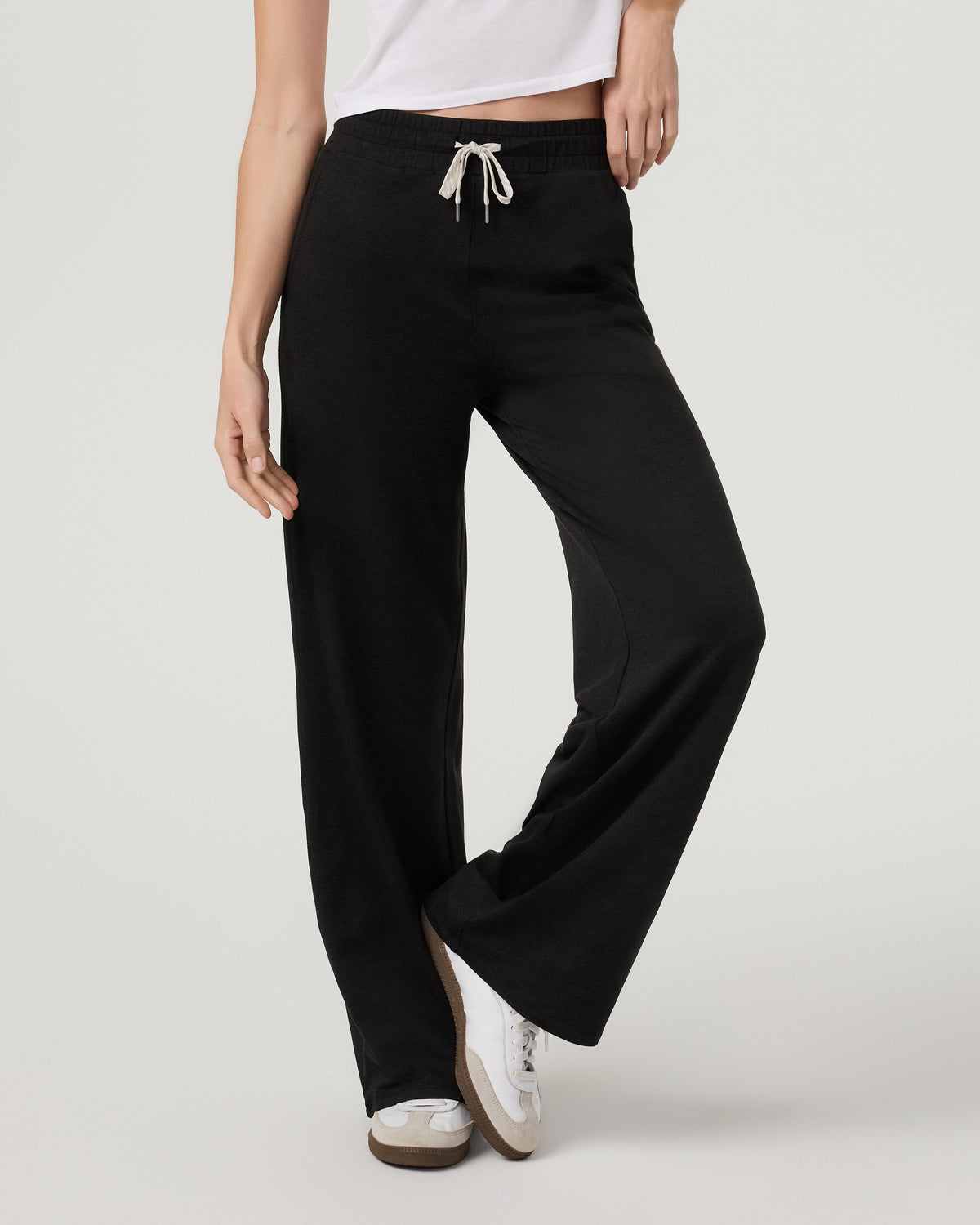 Women Vuori Halo Essential Wideleg - Short Black Heather