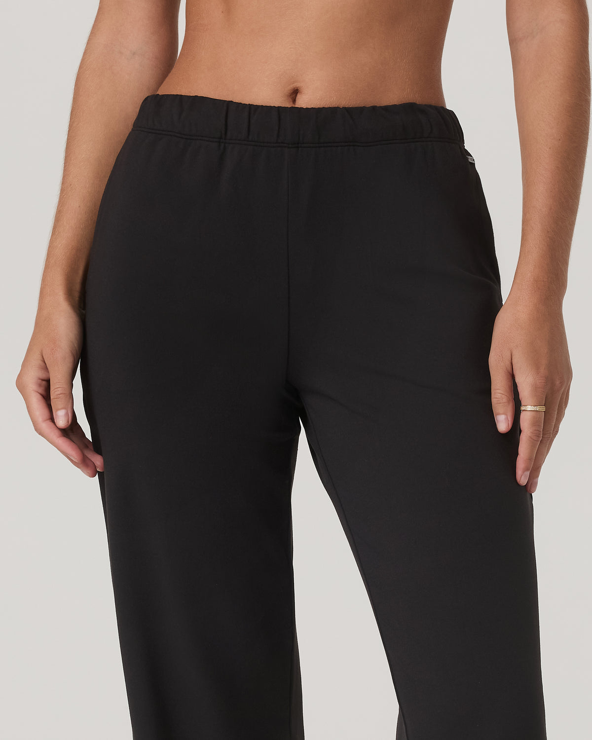 Women Vuori Women's Halo Modern Strght Leg Pant - Short Solid Black
