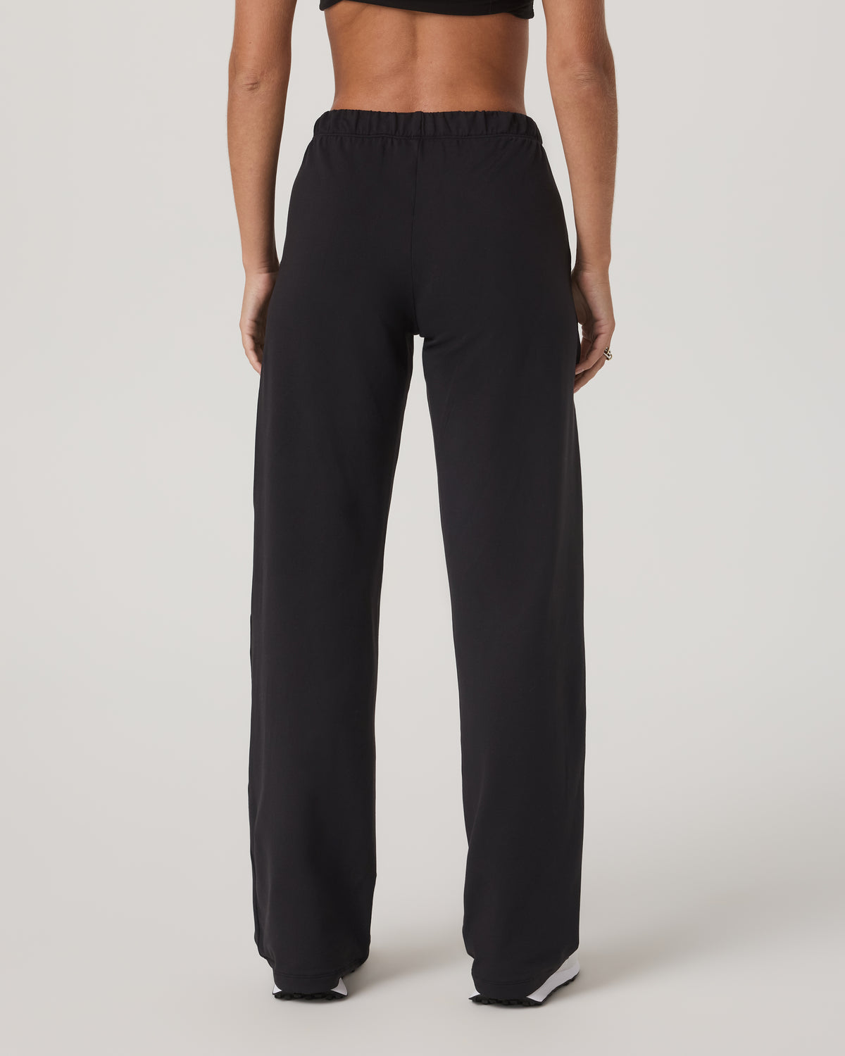 Women Vuori Women's Halo Modern Strght Leg Pant - Short Solid Black