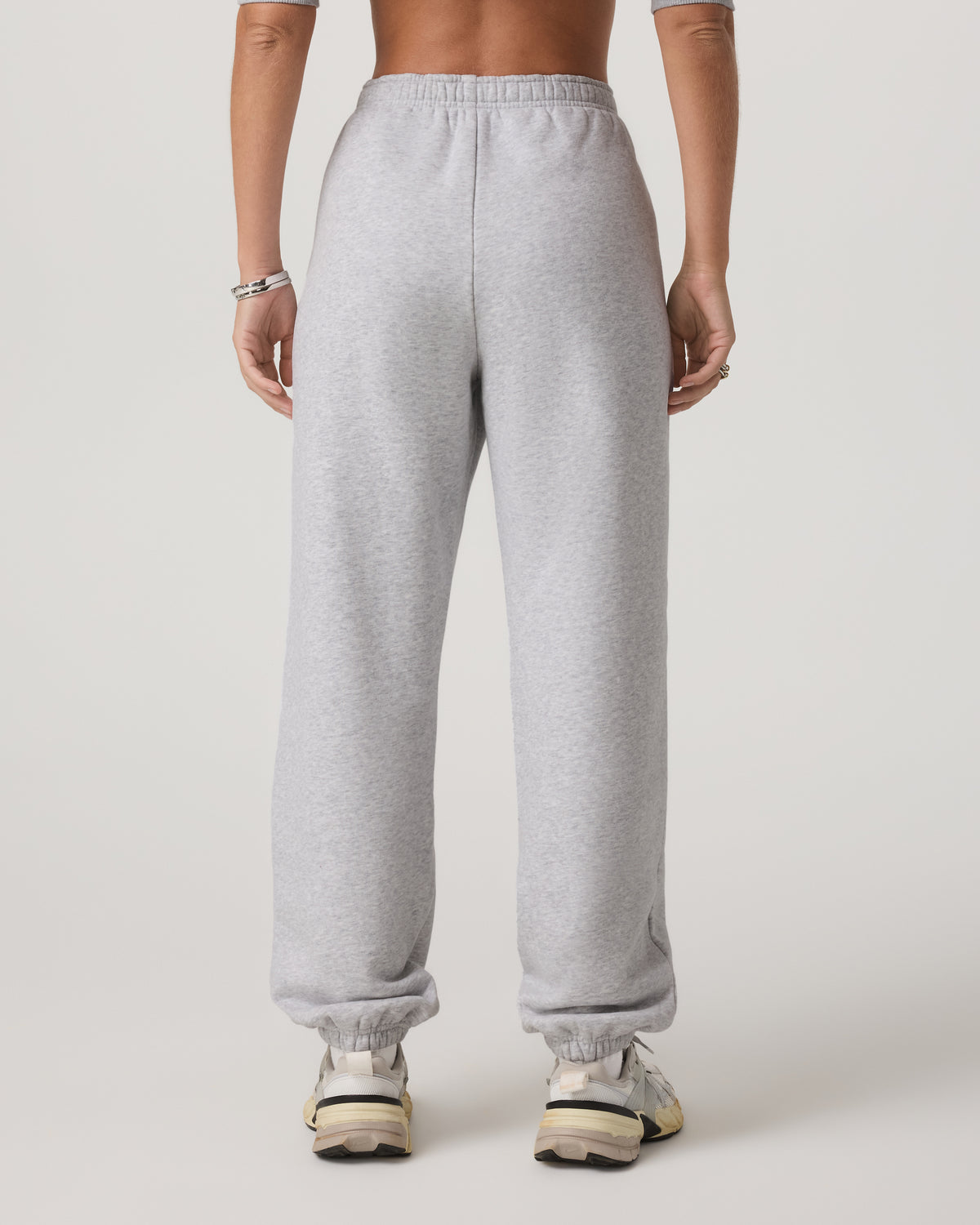 Women Vuori Women's Restore Classic Sweatpant Pale Grey Heather
