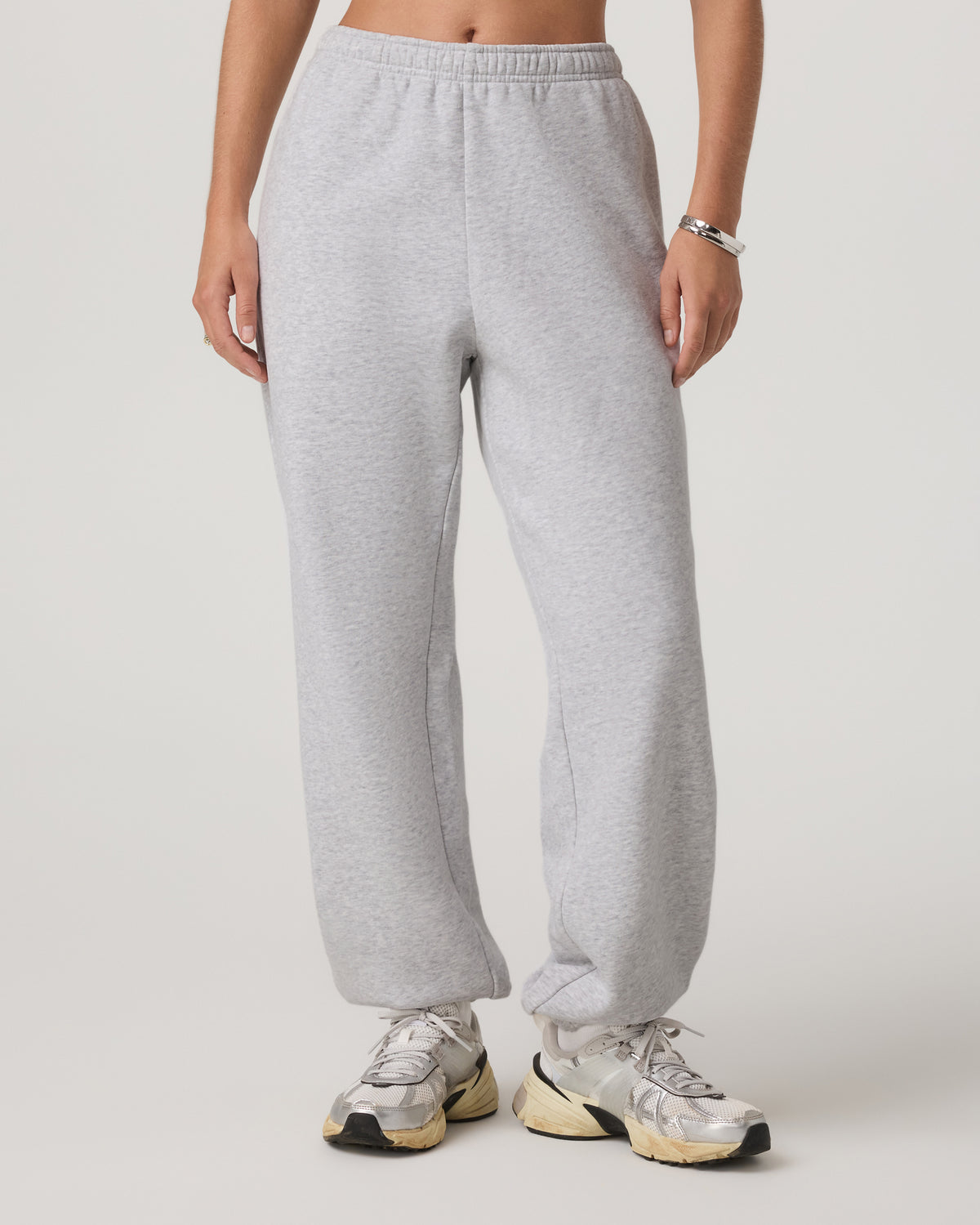 Women Vuori Women's Restore Classic Sweatpant Pale Grey Heather