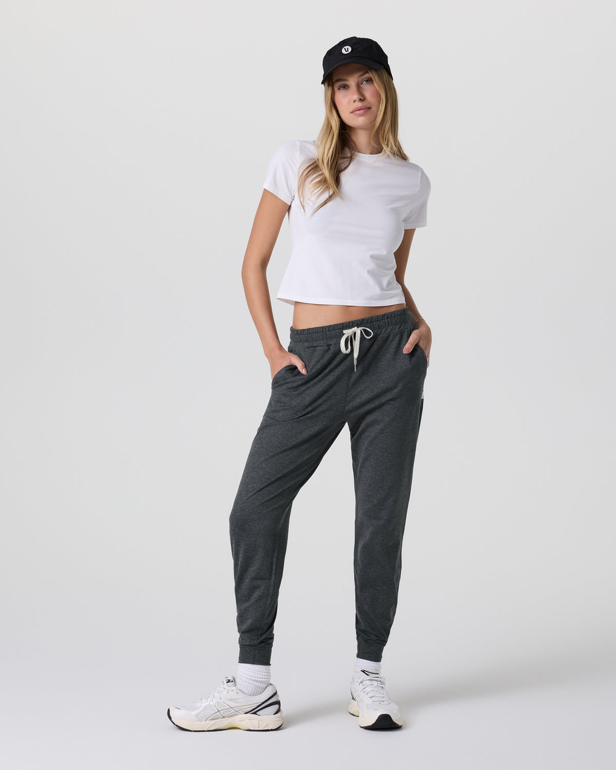 Women Vuori Performance Jogger - Long Charcoal Grey Sweatpants