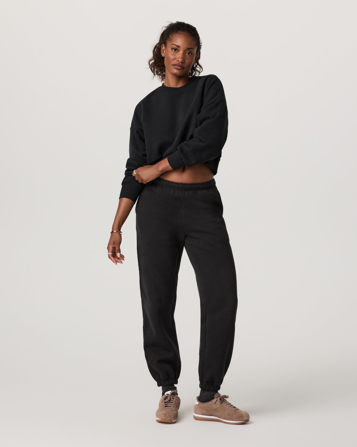 Women Vuori Women's Restore Classic Sweatpant - Long Washed Black