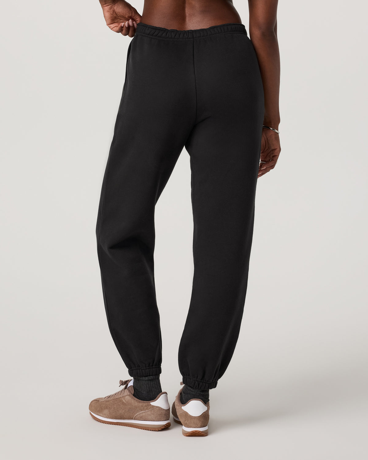 Women Vuori Women's Restore Classic Sweatpant - Long Washed Black