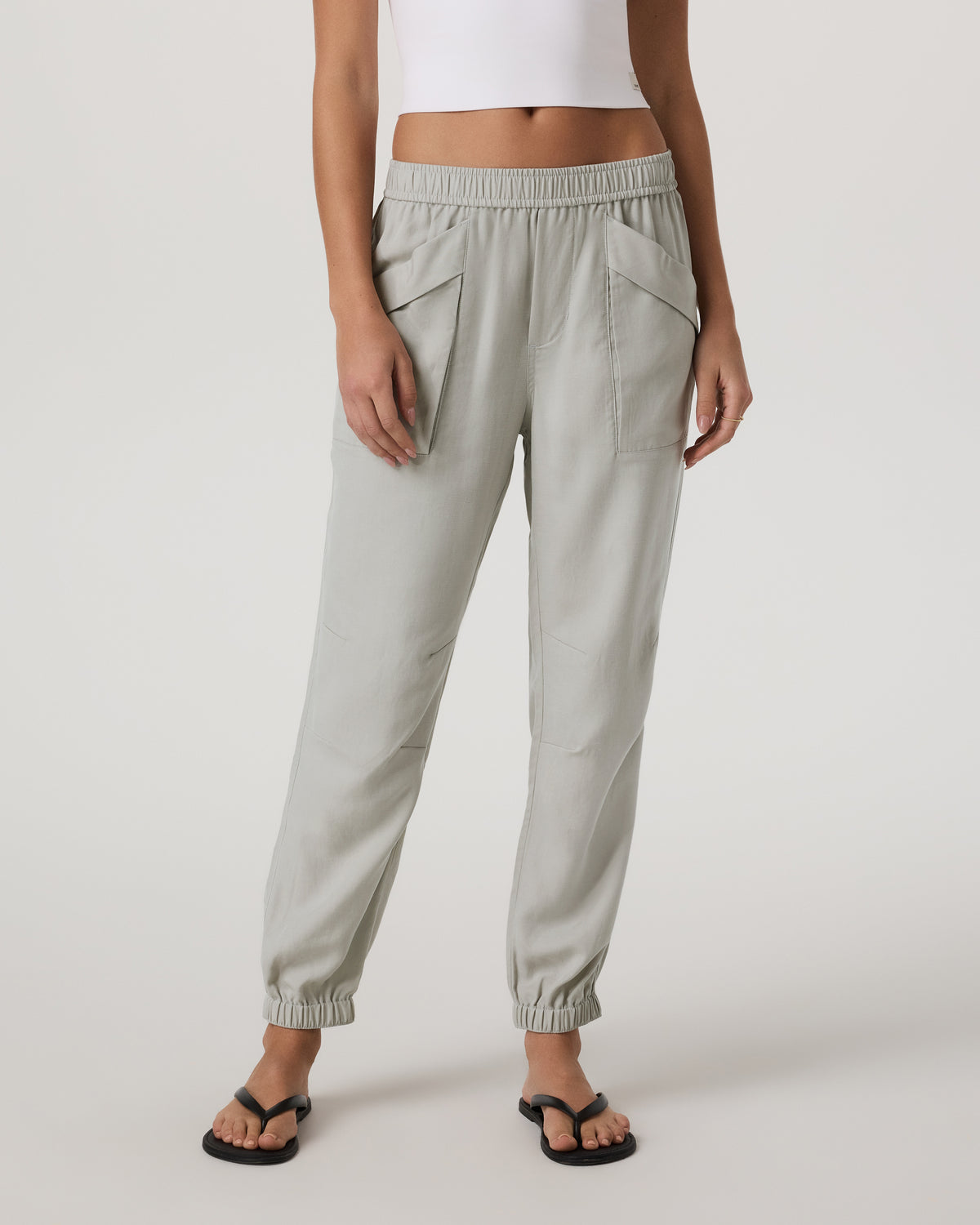 Women Vuori Trestles Twill Jogger Talc