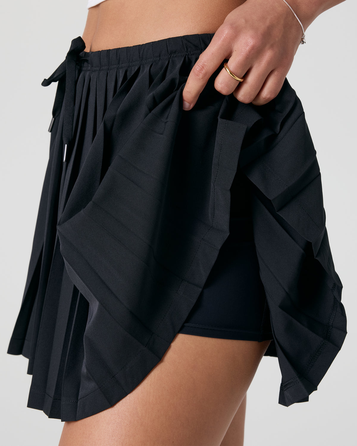 Women Vuori Clementine Pleated Skirt 15" Black