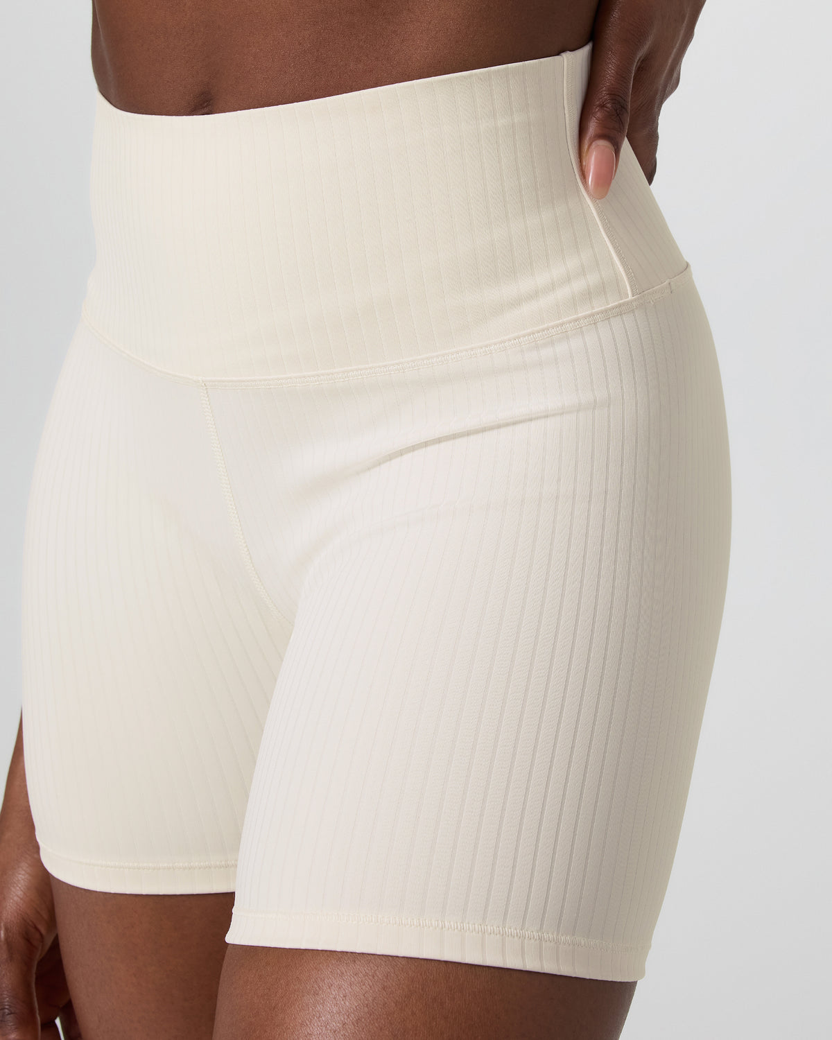 Women Vuori Inversion Rib Short Marshmallow