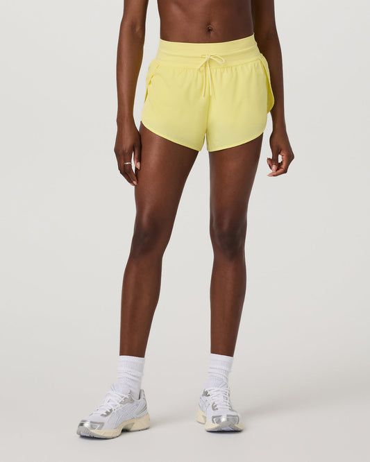 Women Vuori Daily Speed Short 2.5" Women's Sunlight Fitness Shorts