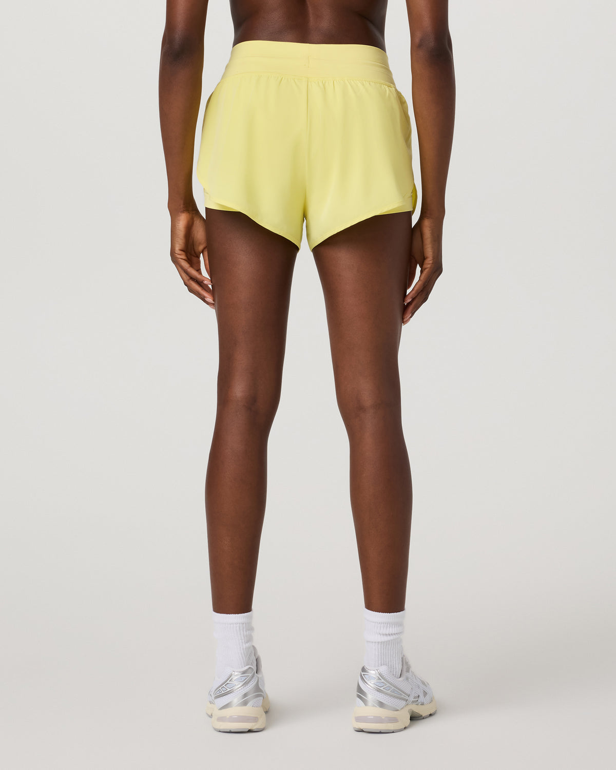 Women Vuori Daily Speed Short 2.5" Women's Sunlight Fitness Shorts
