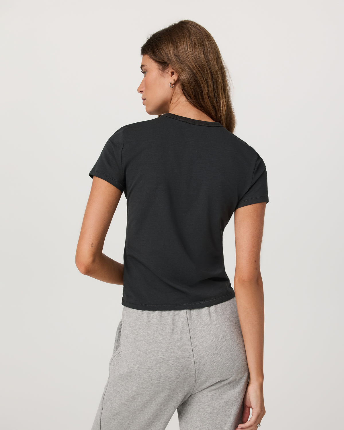 Women Vuori Short Sleeve Feather Classic Tee Washed Black T-Shirt