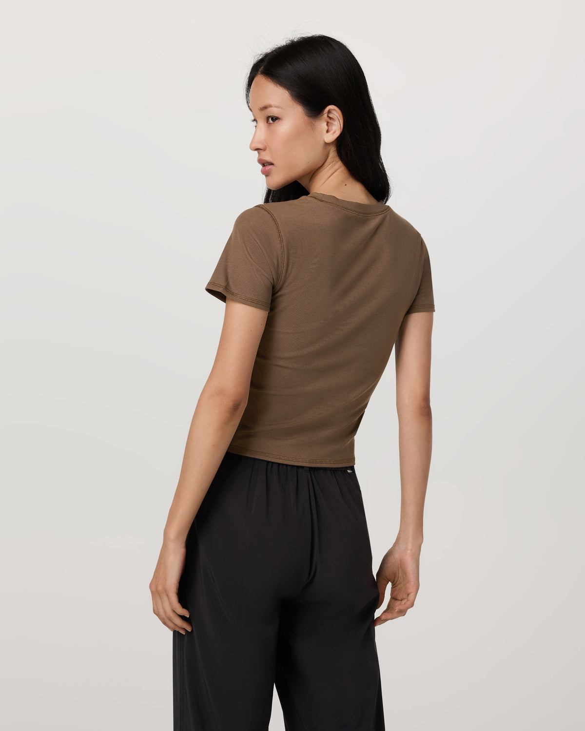 Women Vuori Pose Fitted Tee Women's Espresso T-Shirt