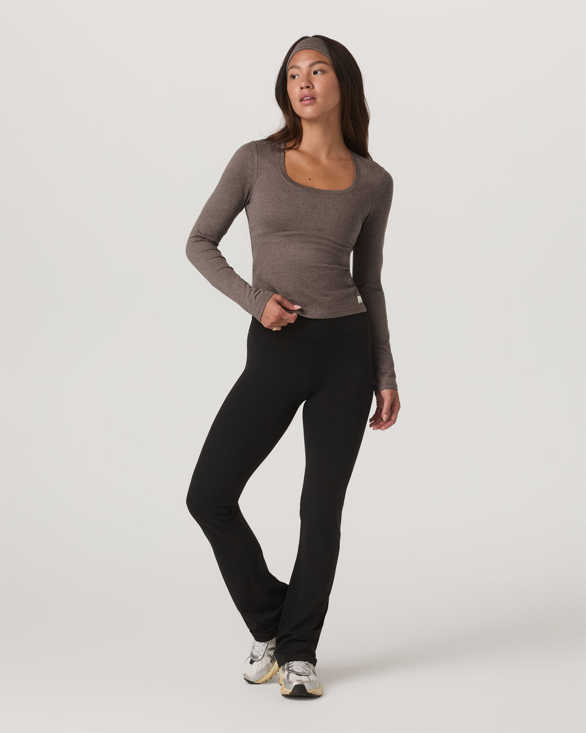 Women Vuori Women's Long Sleeve Halo Essential Scoop Chia Heather