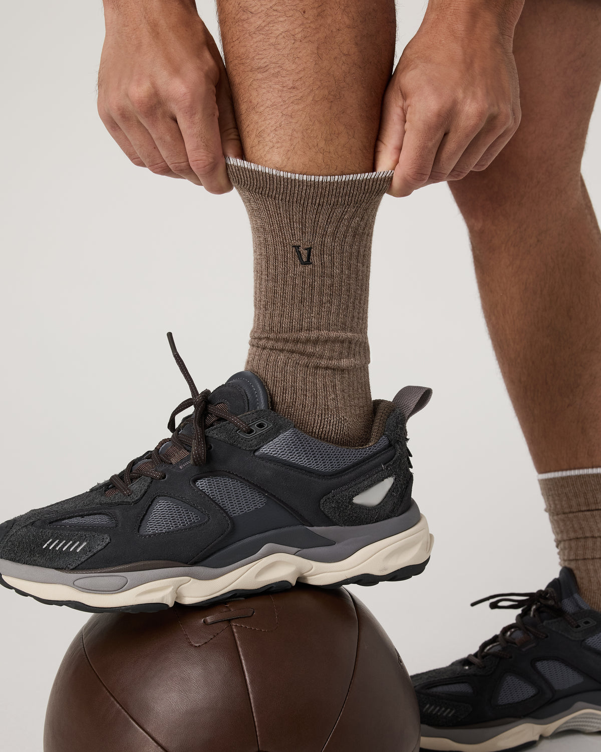 Women|Men|Accessories Vuori V1 Crew Sock Smokey Taupe Heather Performance Socks