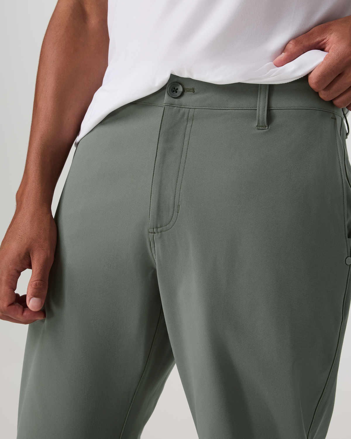 Men Vuori Meta Trouser Classic Fit 30" Men's Light Oregano Pants