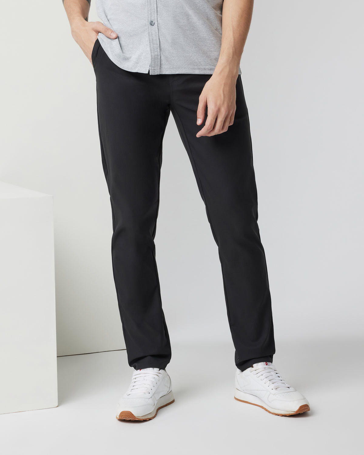 Men Vuori Cascade Tech Chino Pant 32" Men's Black Chinos