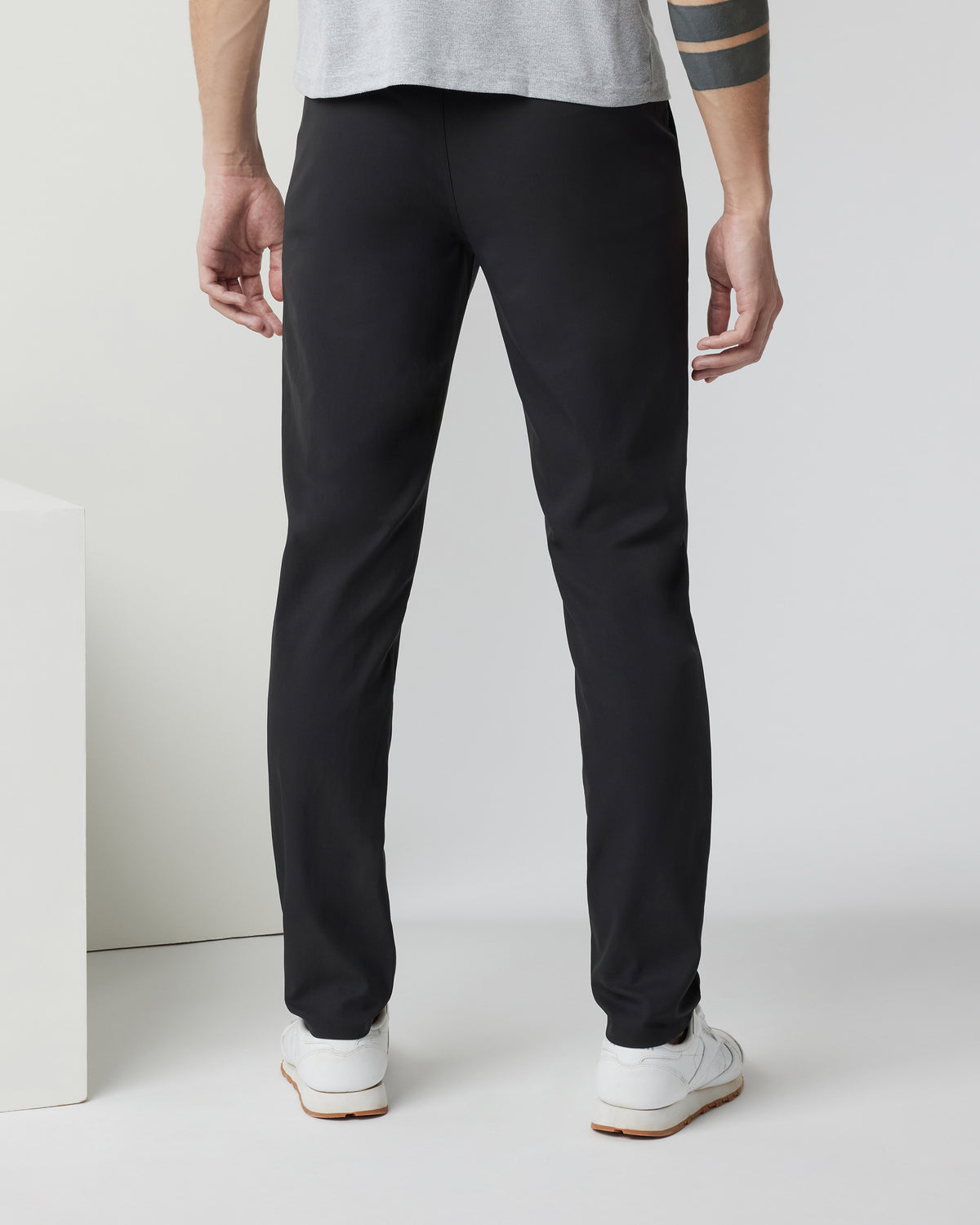 Men Vuori Cascade Tech Chino Pant 32" Men's Black Chinos