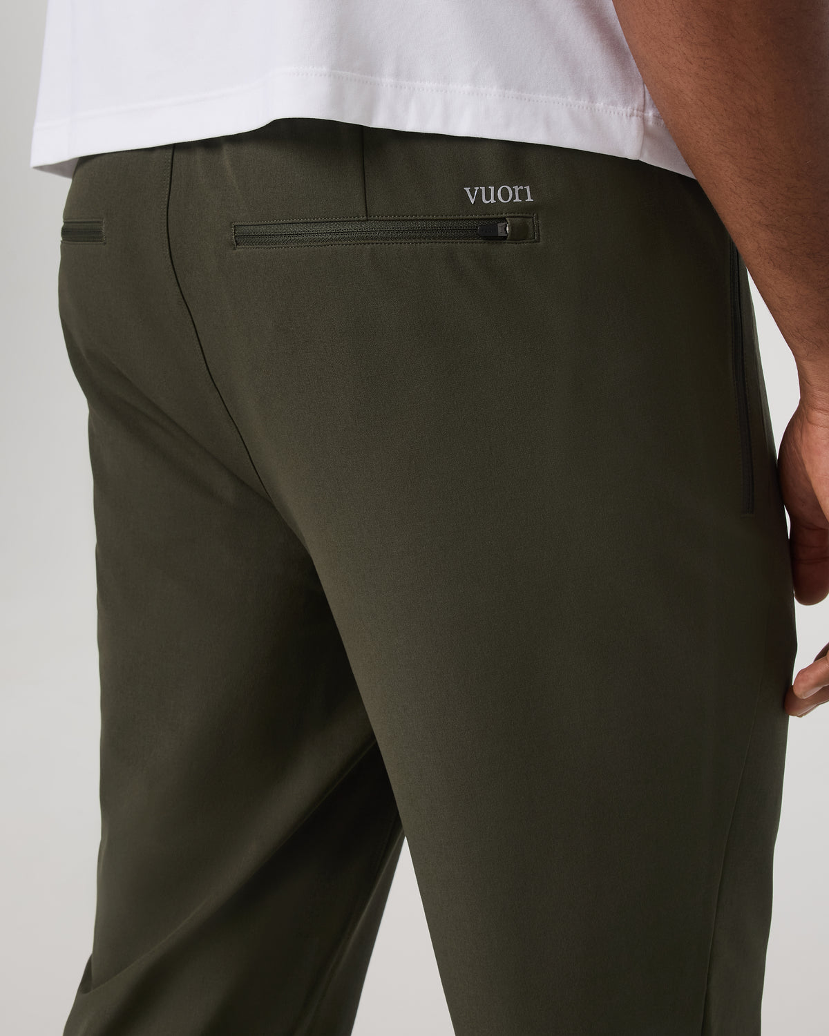 Men Vuori Train Tech HD Pant Classic 29" Men's Olive Pants