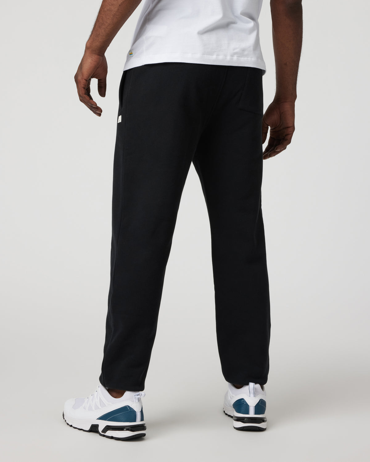 Men Vuori Seaside Sweatpant 28" Men's Relaxed Fit Black Sweatpant
