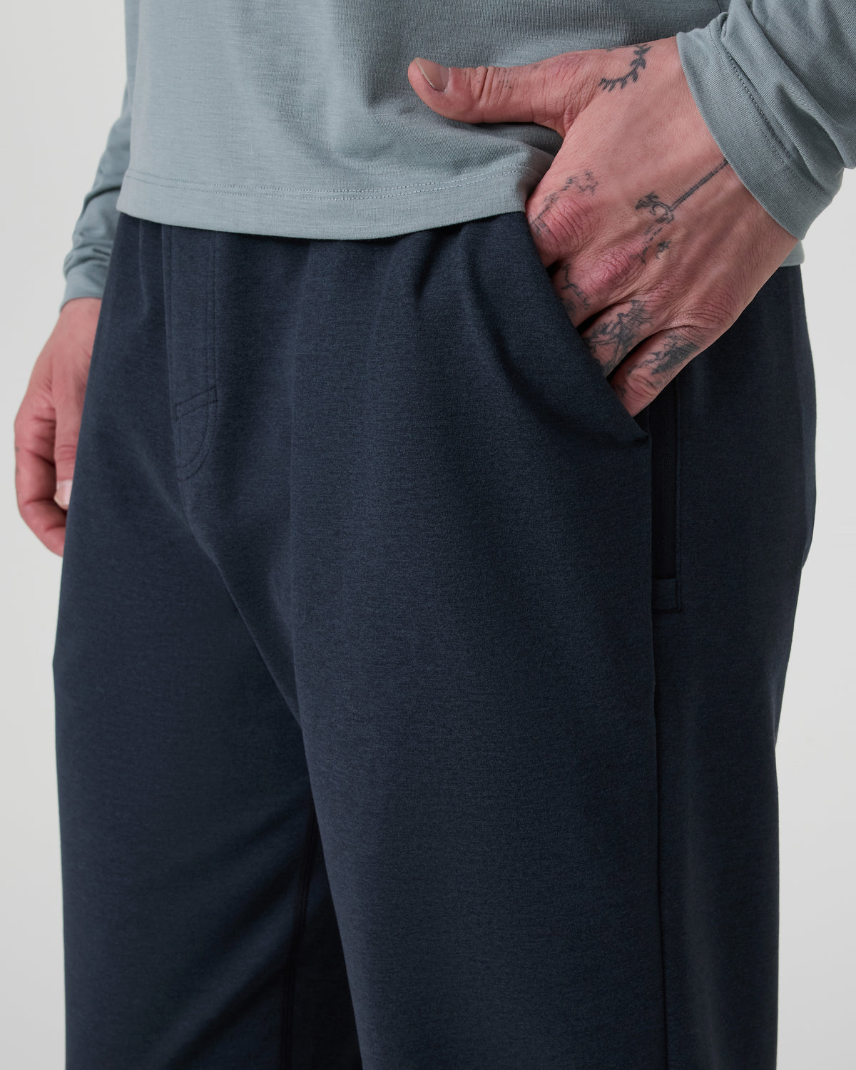 Men Vuori Coronado Performance Sweatpant Classic 28" Midnight Heather