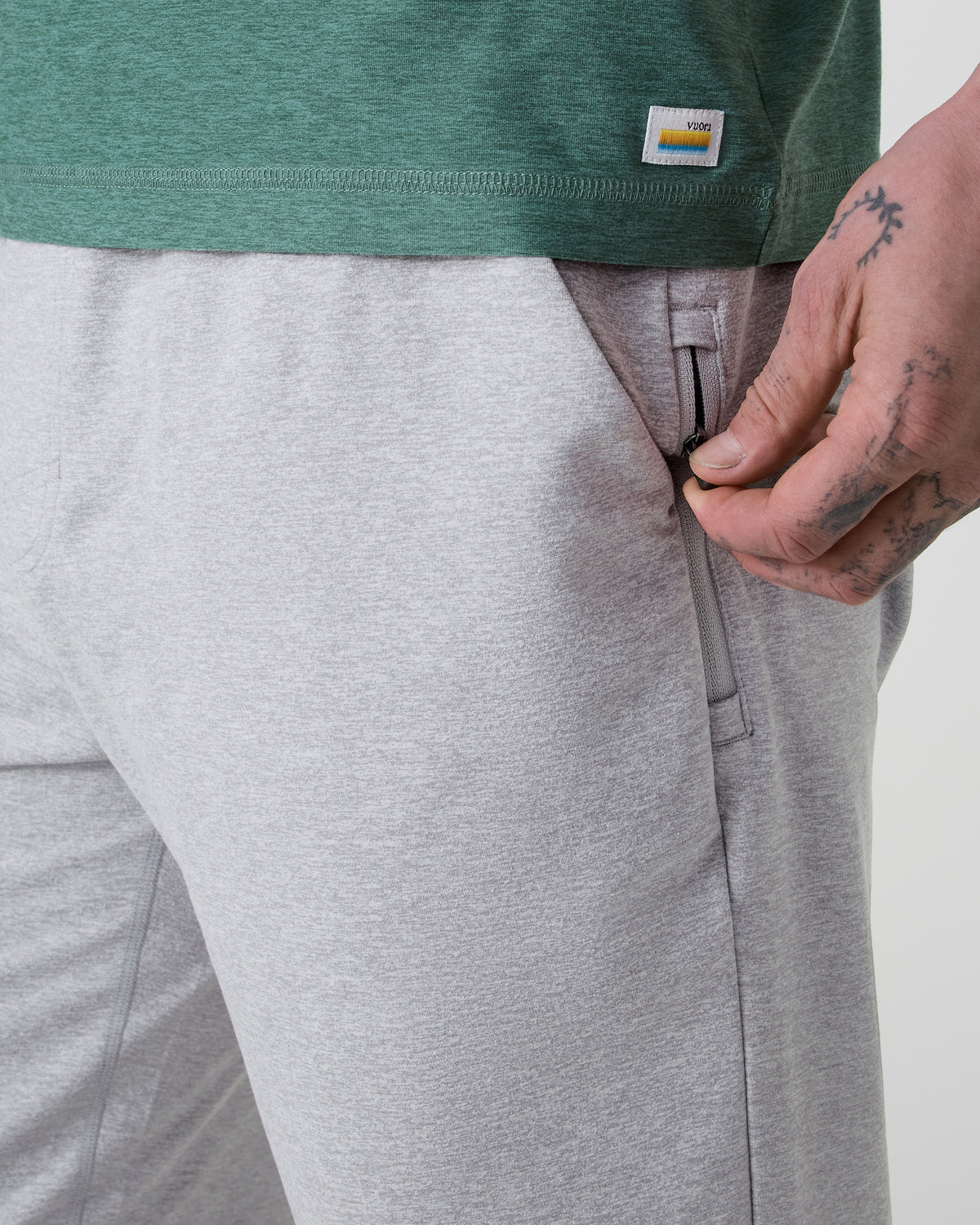 Men Vuori Coronado Performance Sweatpant Classic 28" Light Heather Grey