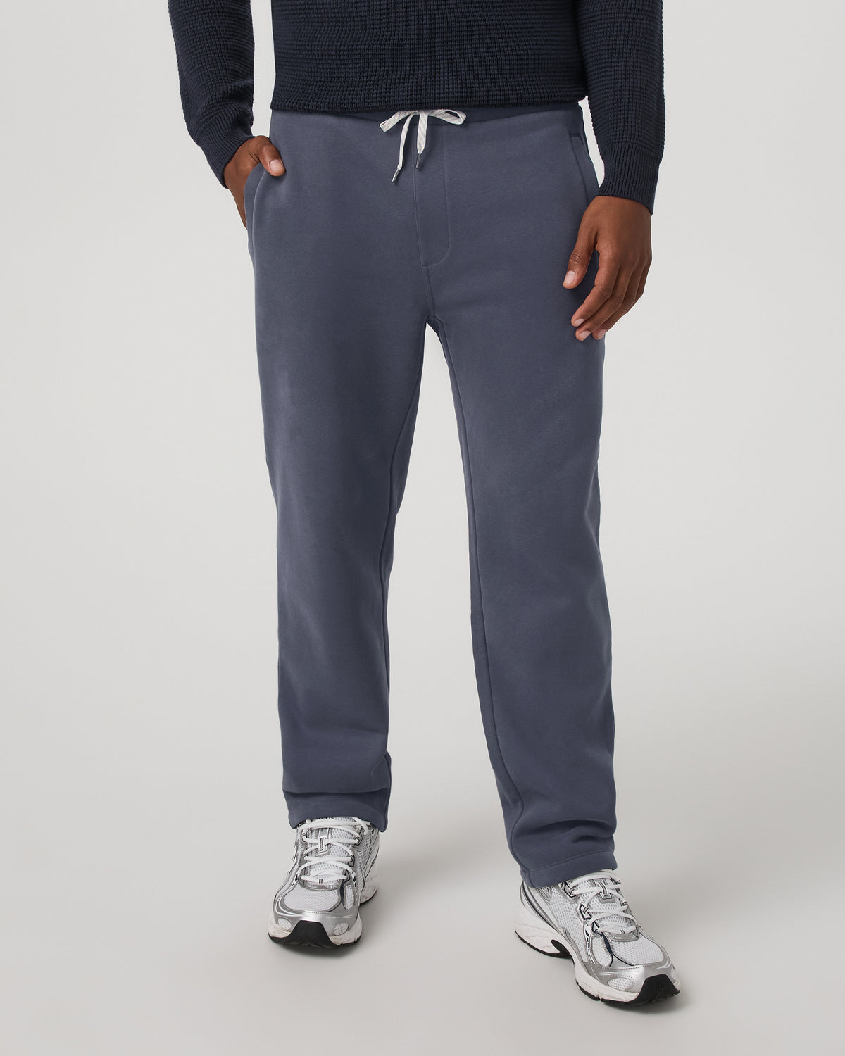Men Vuori Men’s Seaside Straight Leg Sweatpant 30” Azure