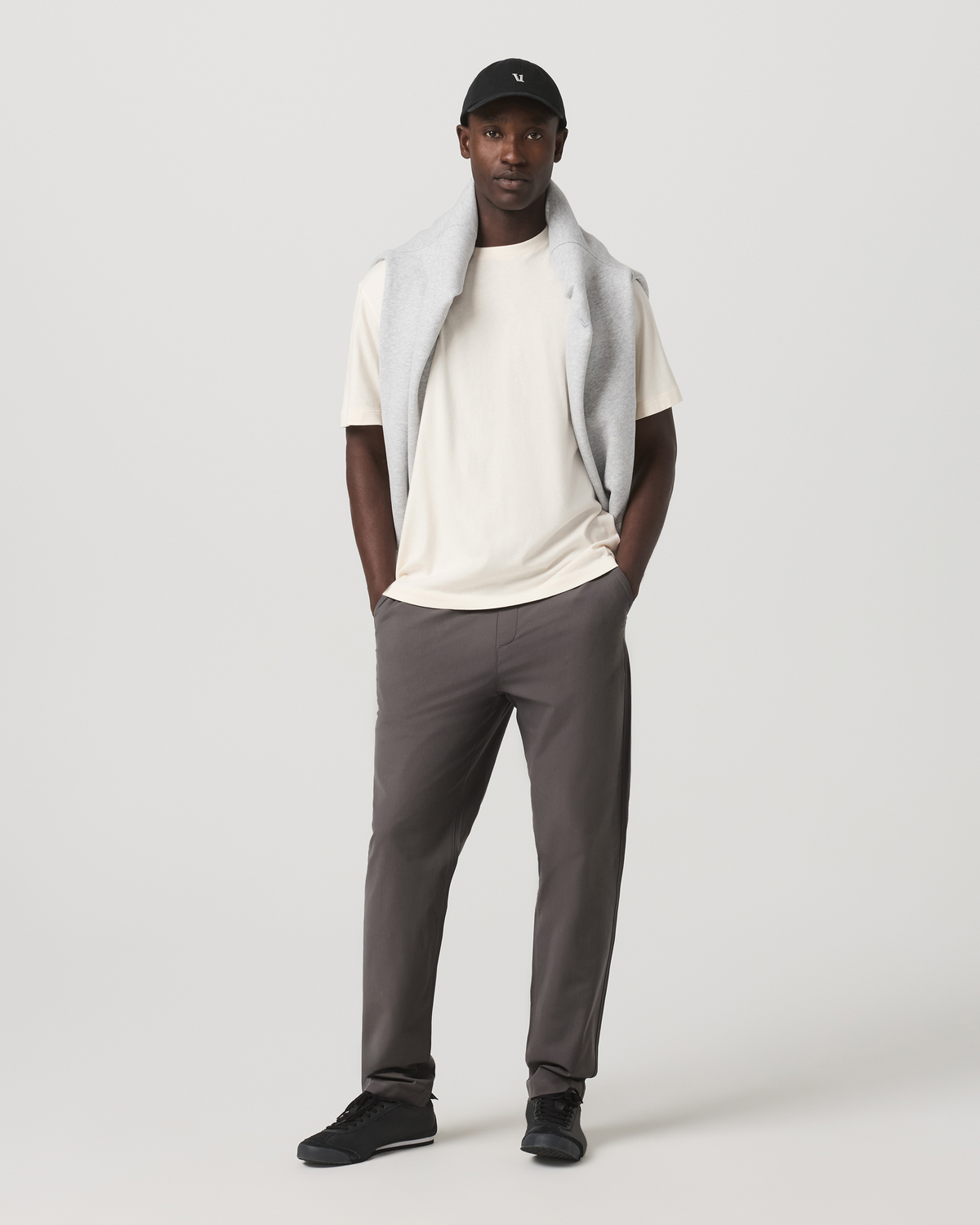 Men Vuori Men's Meta Elastic Waist Pant Classic Fit 32" Warm Grey