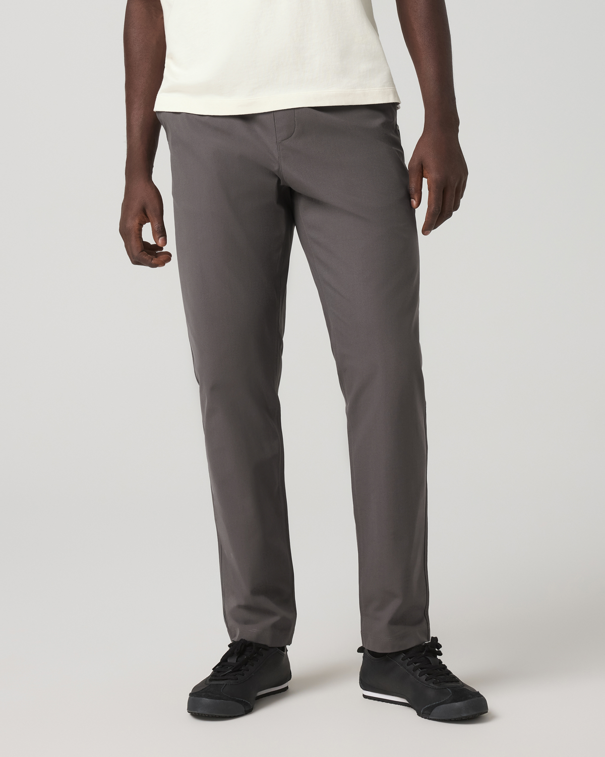 Men Vuori Men's Meta Elastic Waist Pant Classic Fit 32" Warm Grey